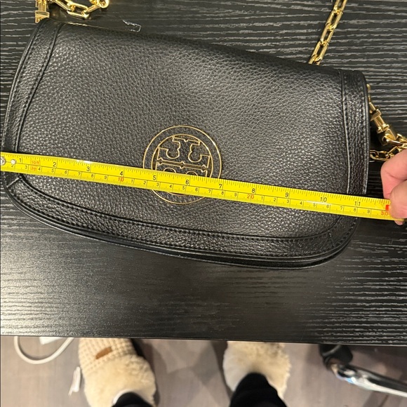 Tory Burch Black Shoulder Bag with Gold Chain - Picture 5 of 6